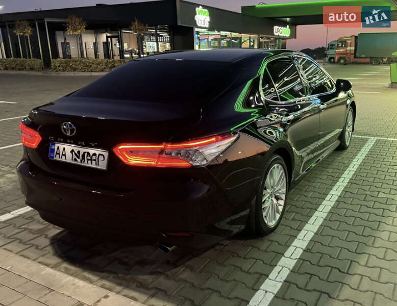 Седан Toyota Camry 2018 в Броварах