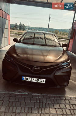 Седан Toyota Camry 2018 в Львові