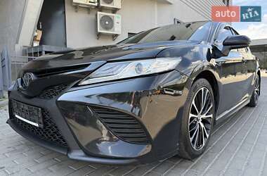 Седан Toyota Camry 2020 в Киеве