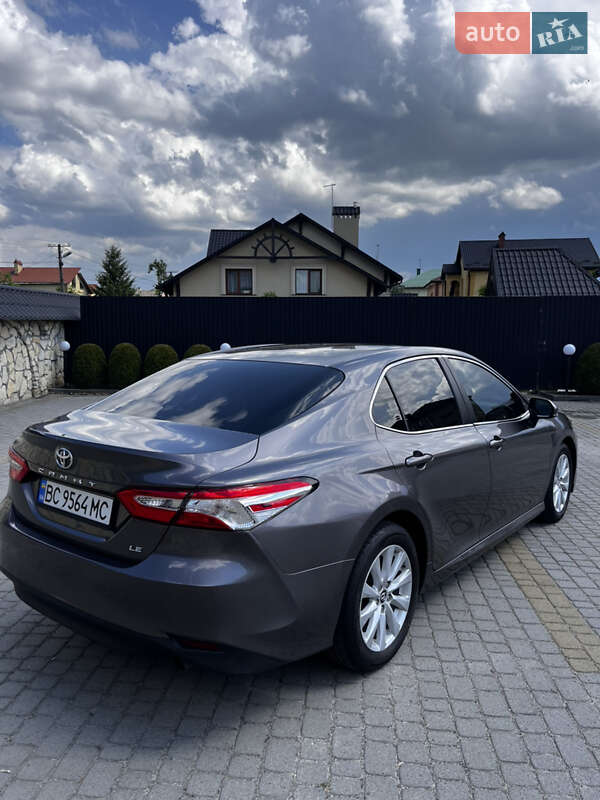 Седан Toyota Camry 2018 в Львові