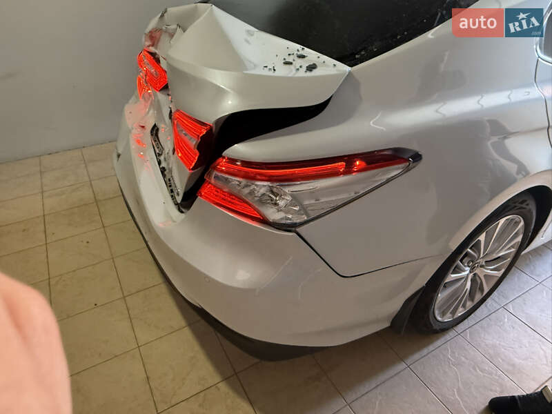 Седан Toyota Camry 2019 в Днепре
