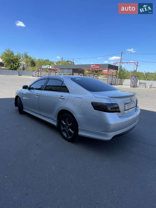 Седан Toyota Camry 2006 в Кривом Роге