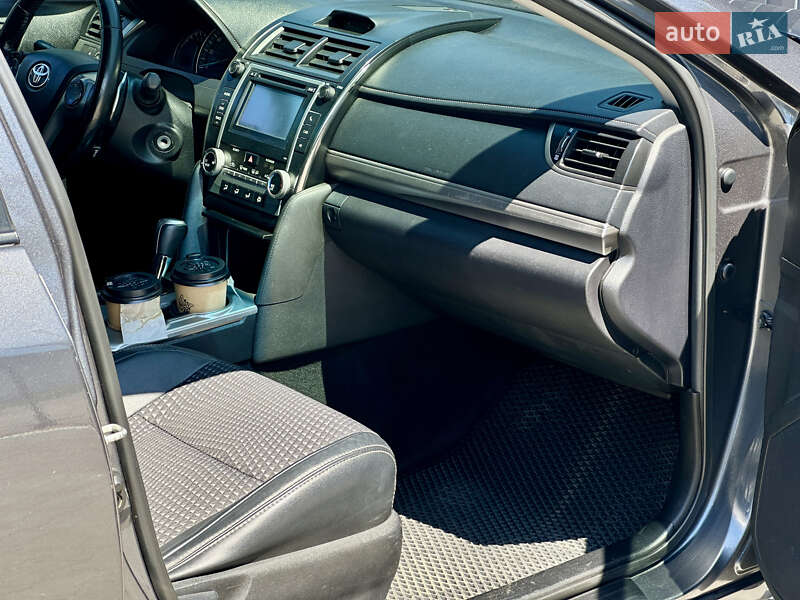 Седан Toyota Camry 2012 в Кам'янському