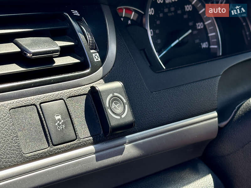 Седан Toyota Camry 2012 в Кам'янському