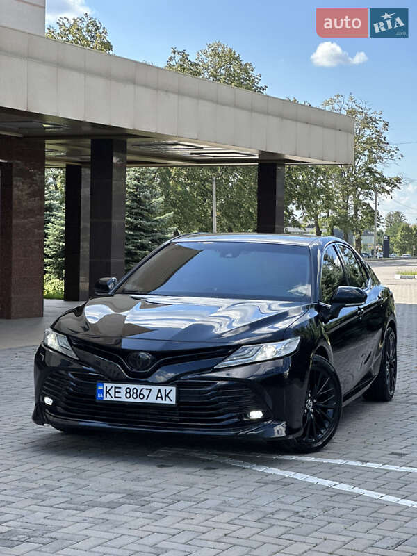 Седан Toyota Camry 2017 в Харькове