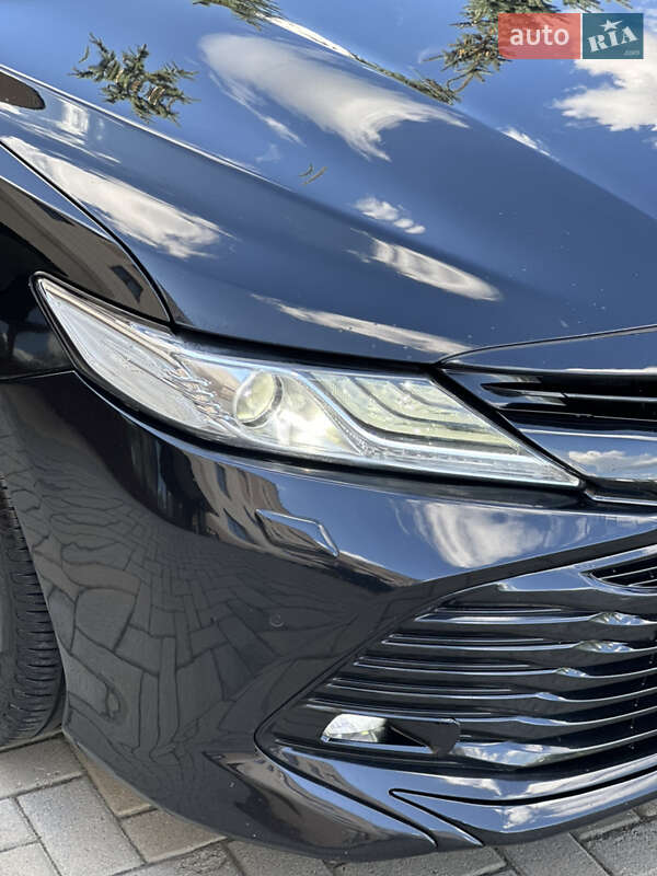 Седан Toyota Camry 2017 в Харькове