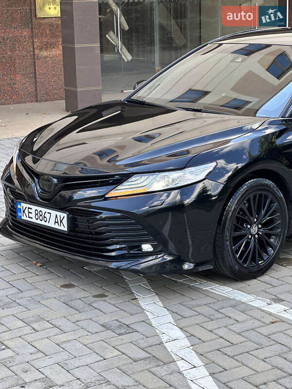 Седан Toyota Camry 2017 в Харькове