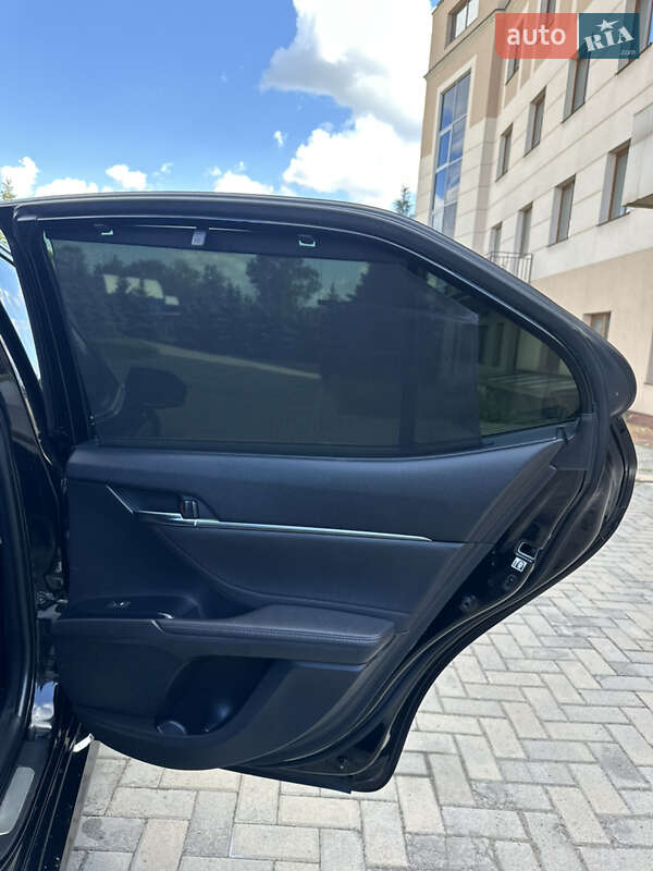 Седан Toyota Camry 2017 в Харькове