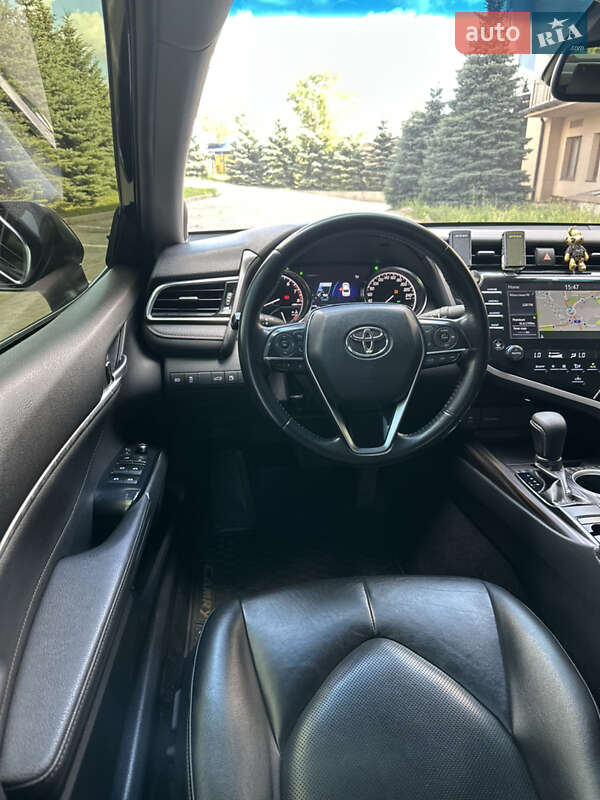 Седан Toyota Camry 2017 в Харькове