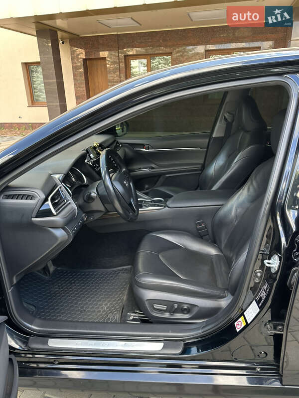 Седан Toyota Camry 2017 в Харькове