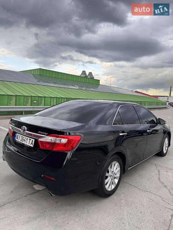 Седан Toyota Camry 2011 в Киеве