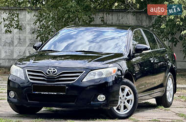 Седан Toyota Camry 2010 в Киеве