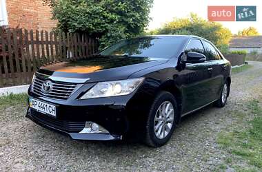 Седан Toyota Camry 2012 в Каменке-Бугской