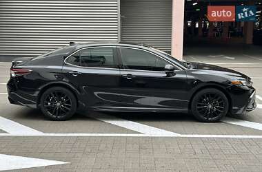 Седан Toyota Camry 2021 в 