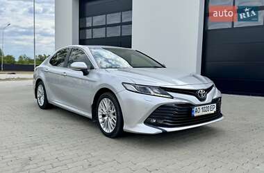 Седан Toyota Camry 2020 в Хусте
