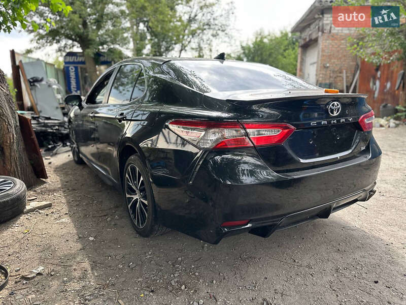 Toyota Camry 2019