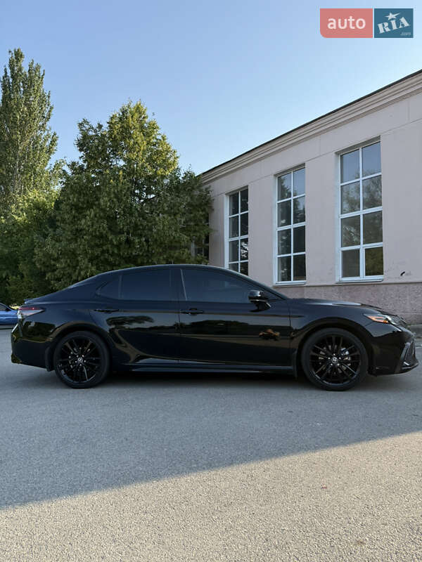 Седан Toyota Camry 2021 в Запорожье