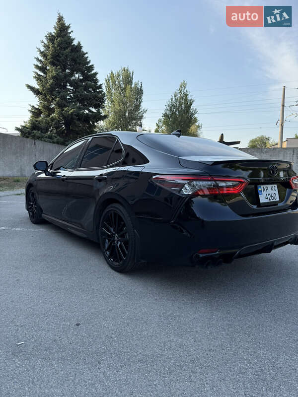 Седан Toyota Camry 2021 в Запорожье