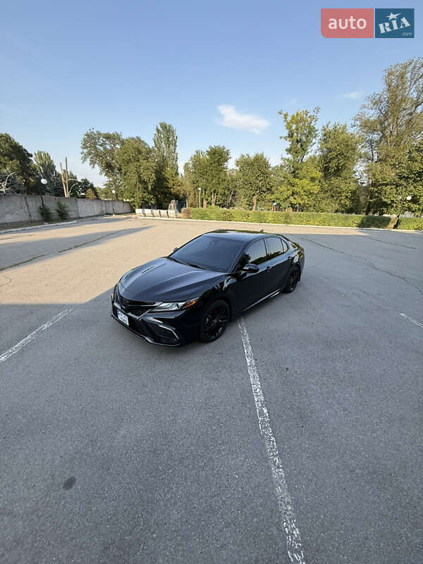Седан Toyota Camry 2021 в Запорожье