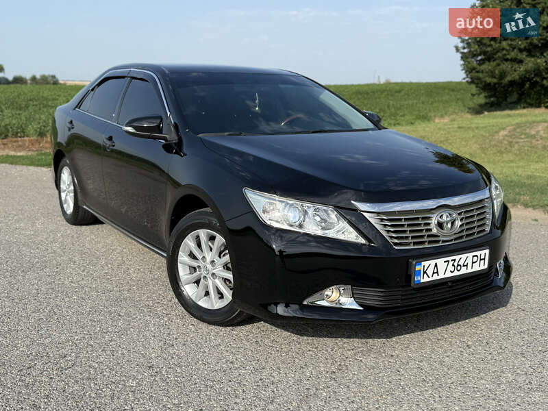 Седан Toyota Camry 2013 в Виннице