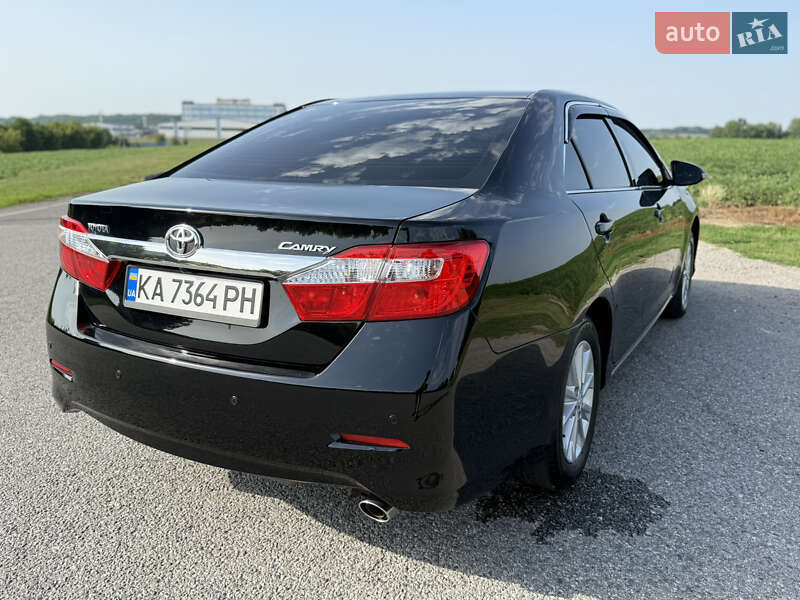 Седан Toyota Camry 2013 в Виннице