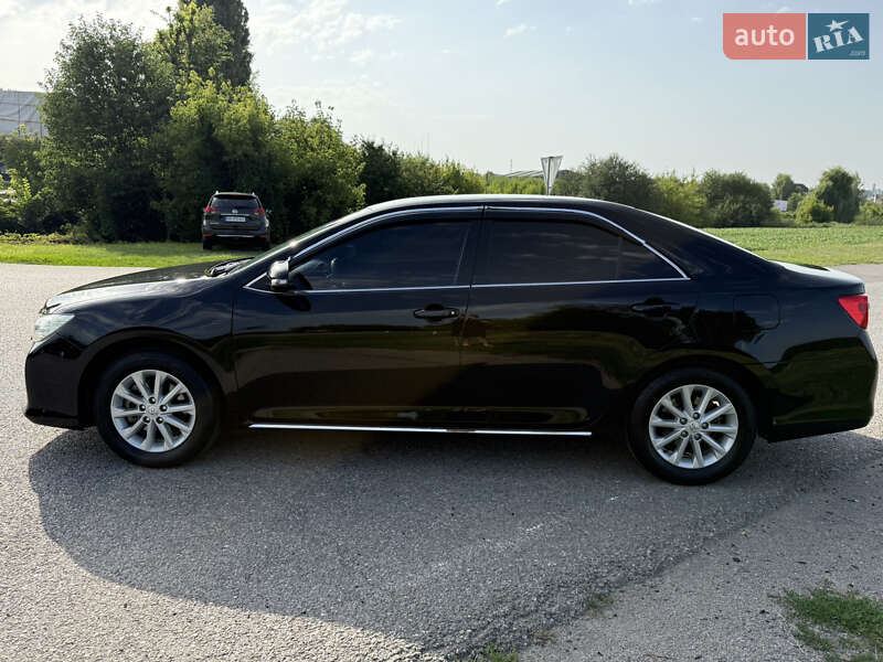 Седан Toyota Camry 2013 в Виннице