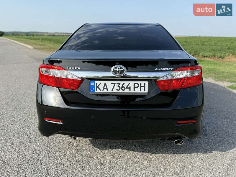 Седан Toyota Camry 2013 в Виннице