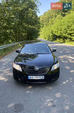 Седан Toyota Camry 2008 в Великом Березном