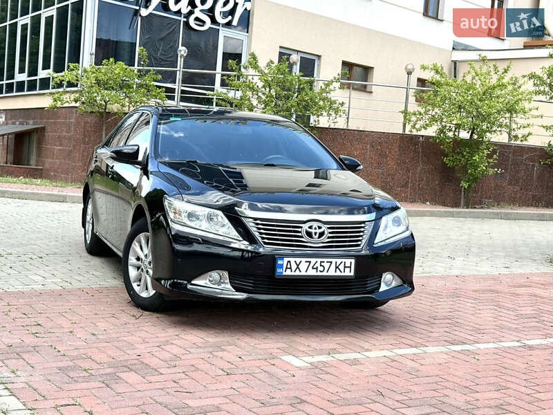 Седан Toyota Camry 2014 в Харькове