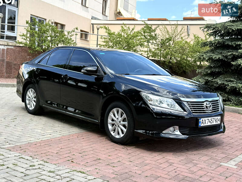 Седан Toyota Camry 2014 в Харькове
