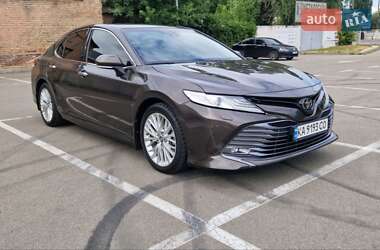 Седан Toyota Camry 2018 в Киеве