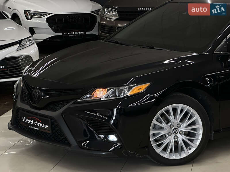 Седан Toyota Camry 2019 в Миколаєві
