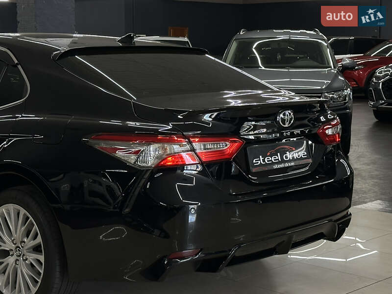 Седан Toyota Camry 2019 в Миколаєві