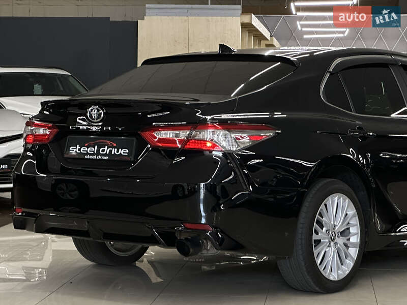 Седан Toyota Camry 2019 в Миколаєві