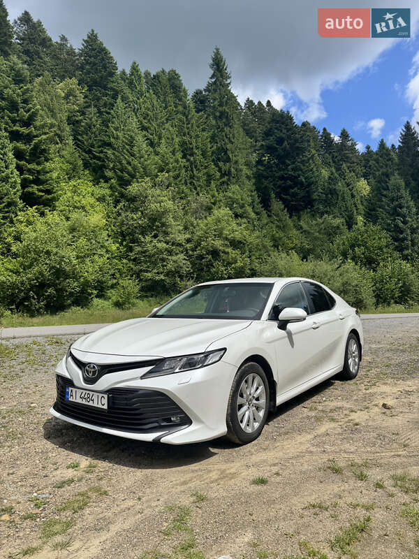 Седан Toyota Camry 2019 в Обухове