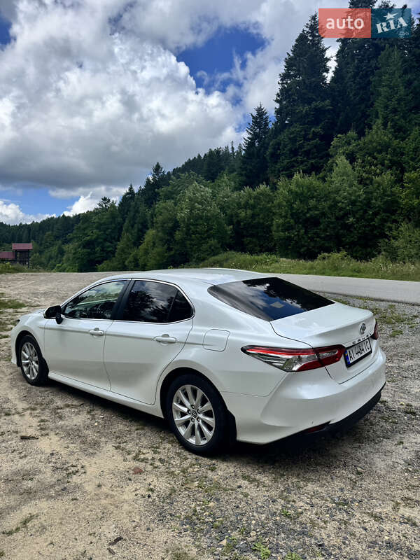Седан Toyota Camry 2019 в Обухове