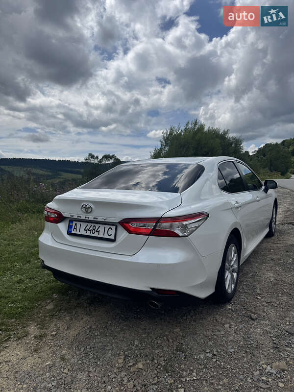 Седан Toyota Camry 2019 в Обухове