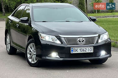 Седан Toyota Camry 2011 в Рівному