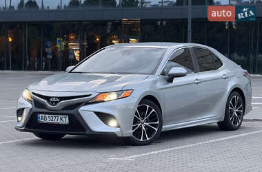 Седан Toyota Camry 2017 в Львове