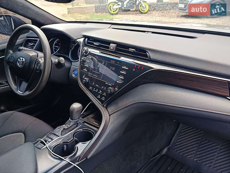 Седан Toyota Camry 2019 в Одессе