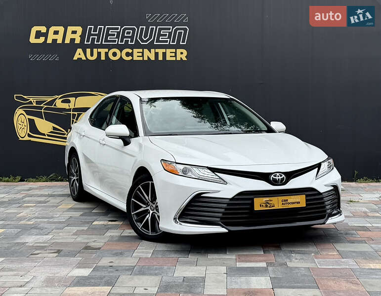 Седан Toyota Camry 2021 в Киеве