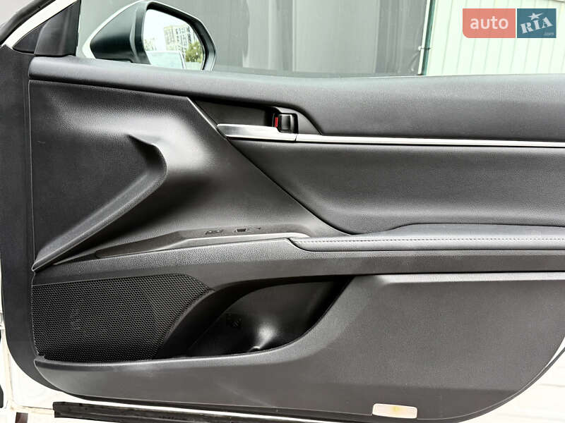 Седан Toyota Camry 2021 в Киеве