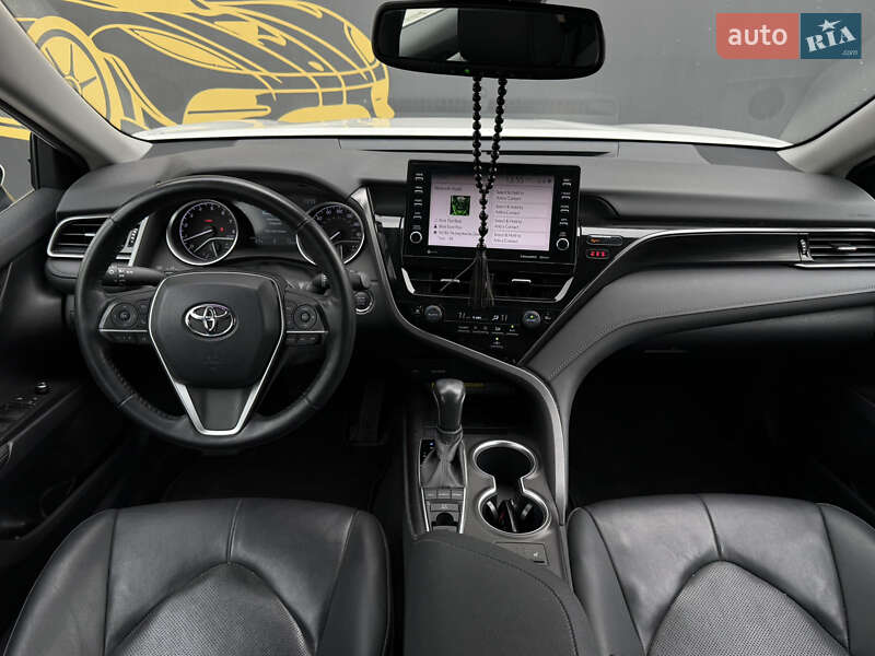 Седан Toyota Camry 2021 в Киеве