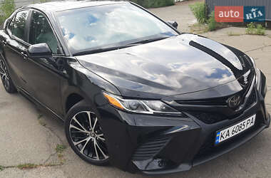 Седан Toyota Camry 2018 в Киеве