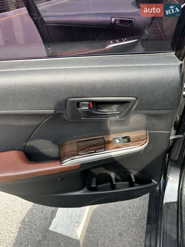 Седан Toyota Camry 2015 в Львове