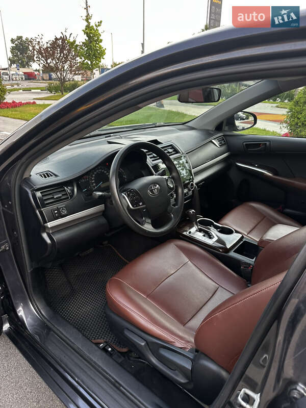 Седан Toyota Camry 2015 в Львове