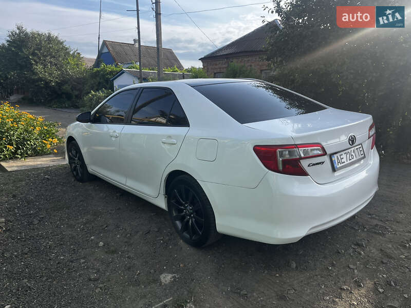 Седан Toyota Camry 2015 в Покрове