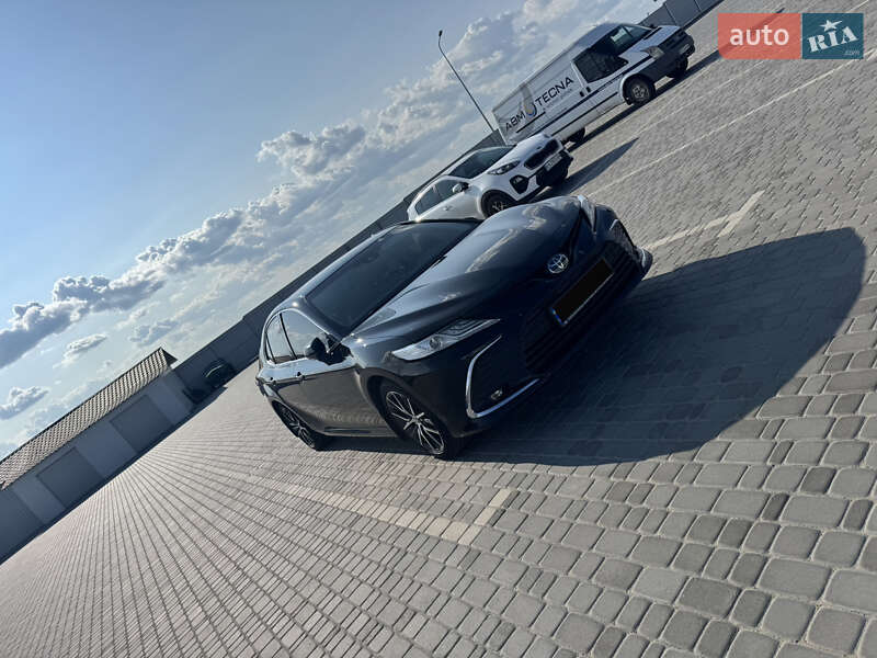 Toyota Camry 2021