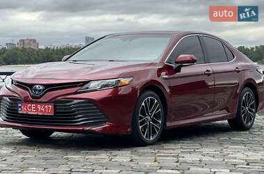 Седан Toyota Camry 2018 в Киеве