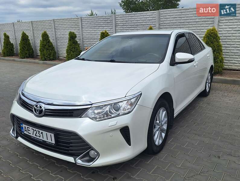 Седан Toyota Camry 2015 в Дніпрі
